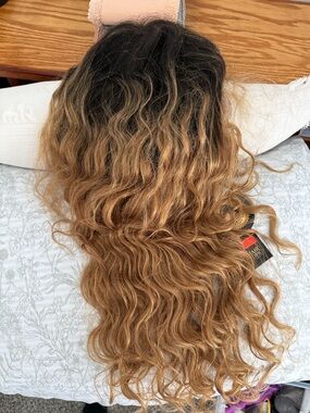 Wavy Ombre Human Hair Wig in Dark Root to Honey Blonde